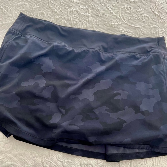Lululemon Pace Rival Mid-Rise Skirt - Colour: Camo Deep Coal Multi/Black - Picture 7 of 7